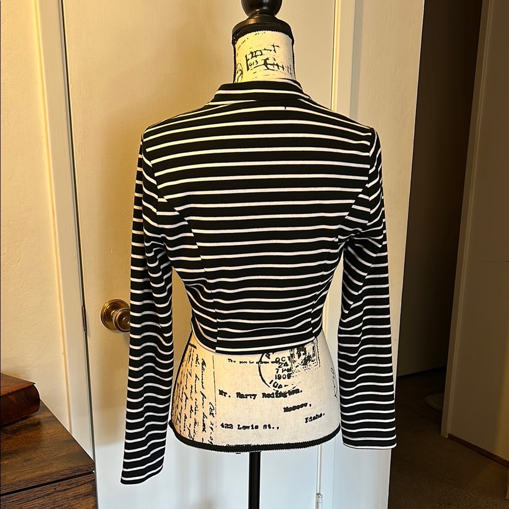 Chic Black and White Striped Blazer - Picture 3 of 5